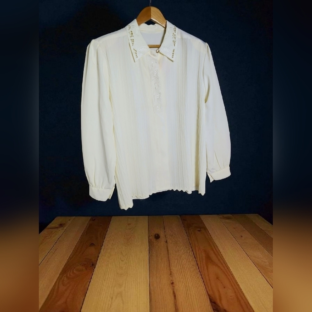 Unbranded Vintage Russian XL Blouse Cutwork Collar Detailed Metal Button